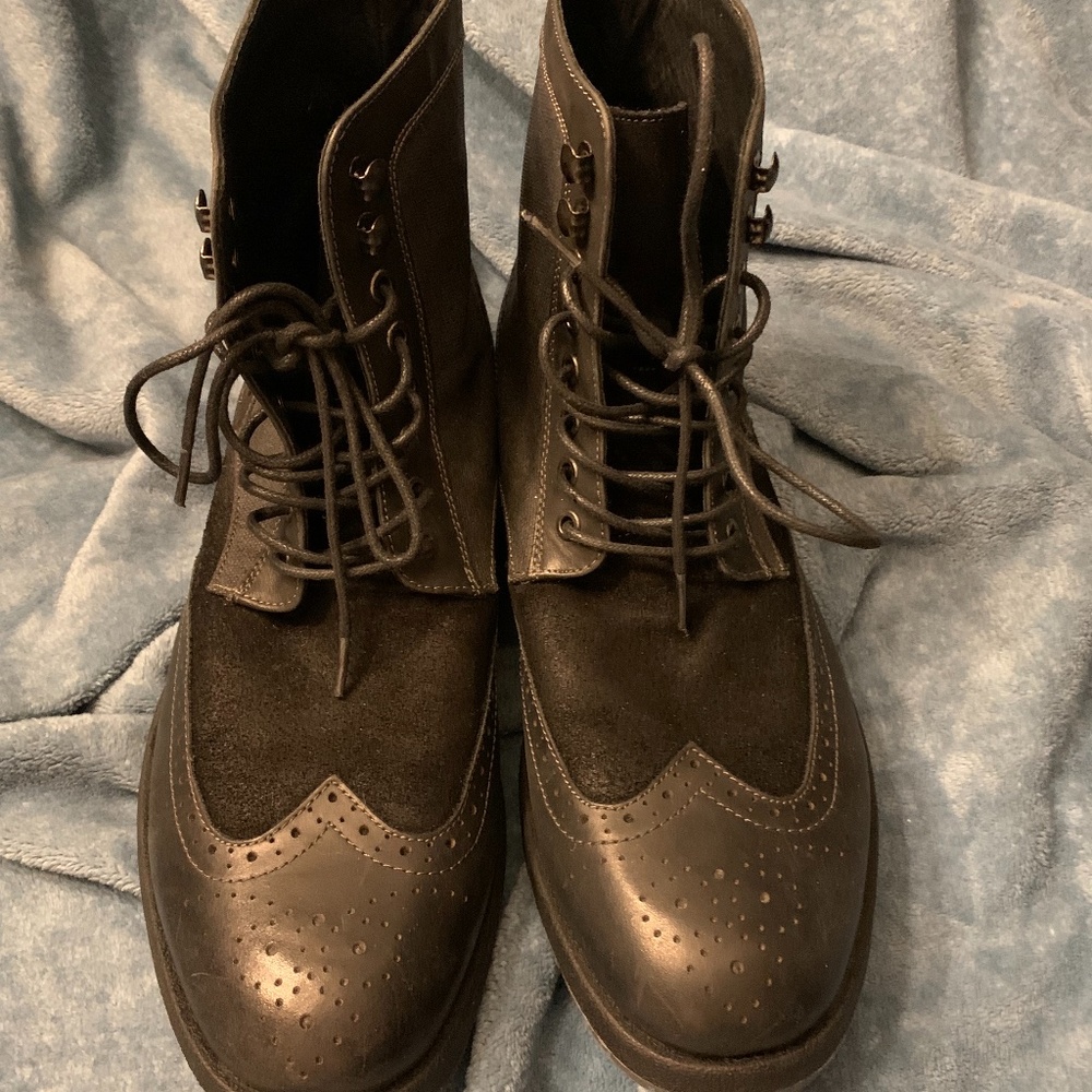 Robert Wayne Wingtip Leather Boot